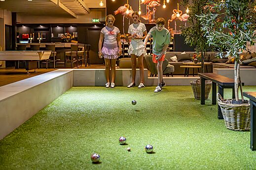 Indoor pétanque court for children at camping CAPFUN het Winkel in Winterswijk.