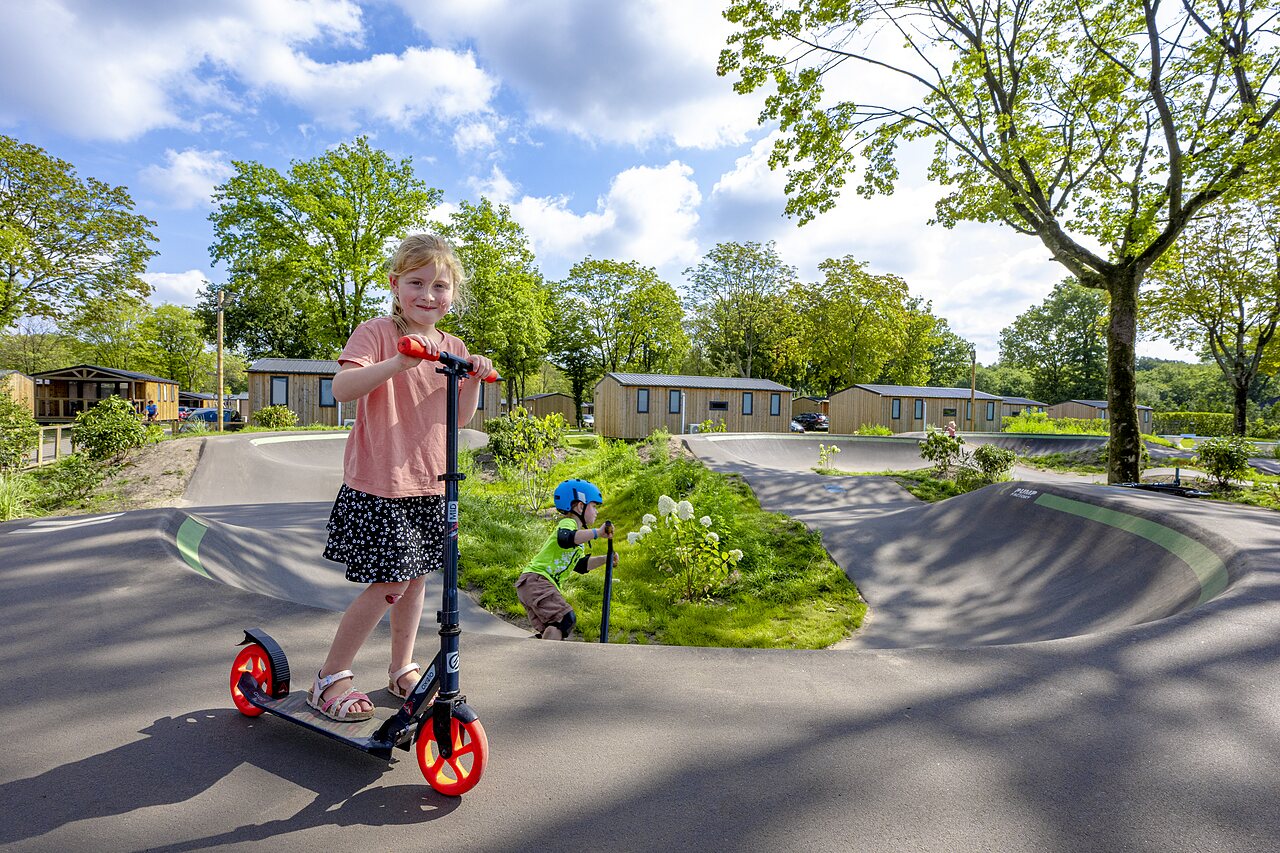 Pump track for children, mobile homes at CAPFUN Wondermolen campsite in Molenschot.