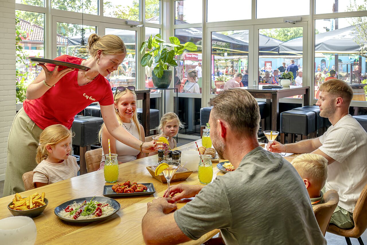 Family dining at the restaurant of CAPFUN Wondermolen campsite in Molenschot.