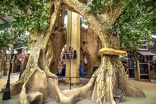 Indoor play area with vertical ride for children at CAPFUN Wondermolen campsite.