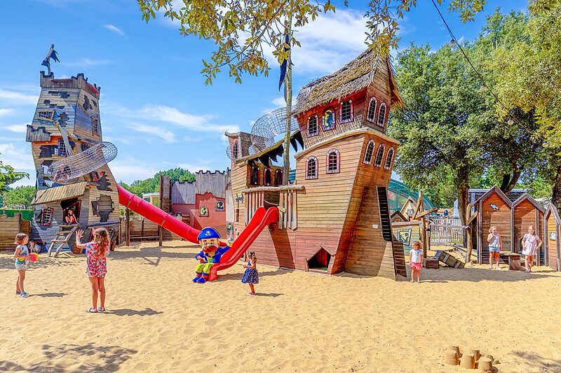 Carabouille playground - Pirate playground, slides, sand, CAPFUN Zagarella campsite, LONGEVILLE SUR MER (85).