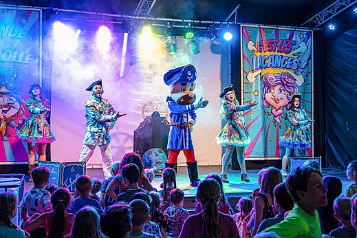 Children's entertainment show at CAPFUN Zagarella campsite in LONGEVILLE SUR MER.