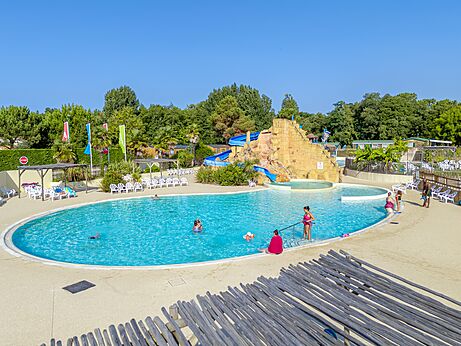Large outdoor swimming pool with water slides at CAPFUN Zagarella campsite in LONGEVILLE SUR MER (85).